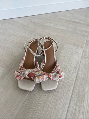 Kelsie heel with floral bow
